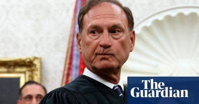 Samuel Alito - Chris Hayes - John Roberts - Dick Durbin - Justice Alito - Leading Democrats demand Alito face investigation after second report of far right-linked flag - theguardian.com - Usa - New York