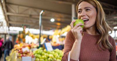 Is It Rude To Snack While Grocery Shopping? Supermarket Employees Have Thoughts.