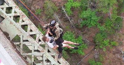 Graeme Demianyk - Teen Survives 400-Foot Fall Down Canyon At Washington State Bridge, Defying Odds - huffpost.com - county Mason - state Washington - city Seattle