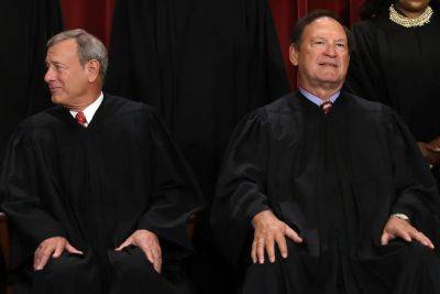Donald Trump - Gustaf Kilander - Dick Durbin - Justice Samuel Alito - Sheldon Whitehouse - Chief Justice dismisses Democratic senators’ request for meeting on Alito flag flap - independent.co.uk - Usa - state New Jersey - New York - state Virginia - state Indiana