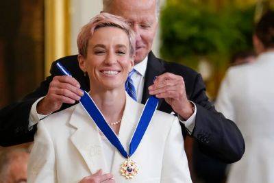 Joe Biden - Nancy Pelosi - Jim Clyburn - Oliver Browning - Michelle Yeoh - Watch live as Biden presents Medal of Freedom to civil rights leaders, celebrities and politicians - independent.co.uk - Usa - state Mississippi
