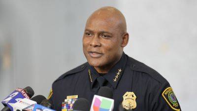 Houston mayor says police chief is out amid probe into thousands of dropped cases - apnews.com - Brazil - Houston