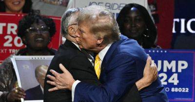 Donald Trump - Suzanne Gamboa - Biden campaign uses awkward Trump-Arpaio 'kiss' in digital ad targeting Latino voters - nbcnews.com - state Pennsylvania - state Nevada - state Arizona - city Phoenix - county Maricopa