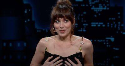 Jimmy Kimmel - Ron Dicker - Dakota Johnson - Dakota Johnson Reacts To Awkward Wardrobe Malfunction Like A Pro - huffpost.com
