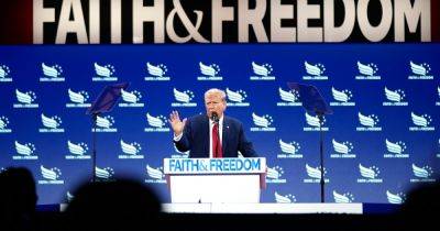 Donald Trump - Trump Endorses Ten Commandments In Schools, Urges Evangelical Christians To Vote - huffpost.com - Washington - city New York - state Louisiana - county Christian
