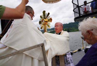 On heartland roads, and a riverboat, devout Catholics press on with two-month nationwide pilgrimage