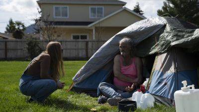 Gavin Newsom - LINDSAY WHITEHURST - Justice Neil Gorsuch - John Roberts - Supreme Court allows cities to enforce bans on homeless people sleeping outside - apnews.com - state California - Washington