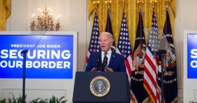 Donald Trump - Reid J Epstein - Action - Fingers Point as Biden Closes Border to Asylum Seekers - nytimes.com - Mexico - state North Carolina