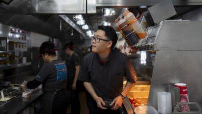 California fast food workers now earn $20 per hour. Franchisees are responding by cutting hours. - apnews.com - state California - New York - France - Los Angeles - city Los Angeles - county Berkeley - county Orange