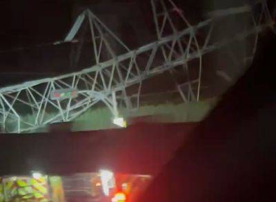 Bus crash striking transmission tower leaves 88,000 without power in Quebec - globalnews.ca