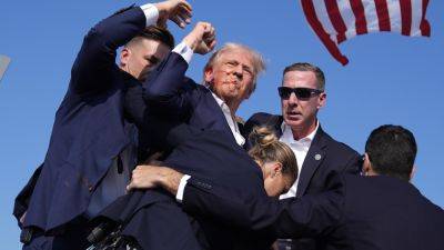 Donald Trump - JILL COLVIN - Amid chaos and gunfire, Trump raised his fist and projected a characteristic image of defiance - apnews.com - New York