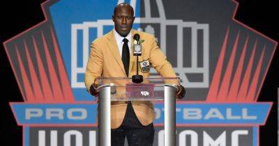 NFL Hall Of Famer Says He Was Unjustly Handcuffed And 'Humiliated' On A Flight