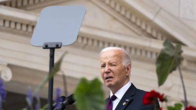 Biden claims he is on form and doesn't need notes or teleprompters: 'I'm on the horse'