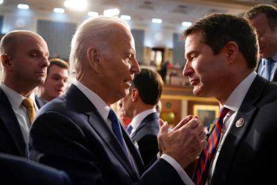 Joe Biden - Donald Trump - Adam Schiff - Katie Hawkinson - Seth Moulton - Democrat says he called for Biden to quit race after president failed to recognize him - independent.co.uk - Usa - state Massachusets - France - city Boston - state Delaware