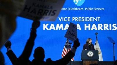 Joe Biden - Donald Trump - Kamala Harris - Dan Mangan - Harris blasts Trump vision as one of 'chaos, fear and hate' in fiery teachers union speech - cnbc.com - Usa - city Houston - county Harris