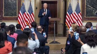 Joe Biden - Donald Trump - FATIMA HUSSEIN - HALELUYA HADERO - Harris Trump - Social media influencers descend on the White House, where Biden calls them the new ‘source of news’ - apnews.com - Washington - India - county White - state Wisconsin