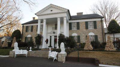 Justice Department - ALANNA DURKIN RICHER - Elvis Presley - Woman charged in brazen plot to extort Elvis Presley’s family and auction off Graceland - apnews.com - Washington - state Missouri - city Memphis