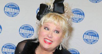 Barack Obama - Ben Blanchet - 'SNL' Alum Victoria Jackson Reveals She Has Inoperable Tumor In Cancer Update - huffpost.com - state Minnesota - city Hollywood