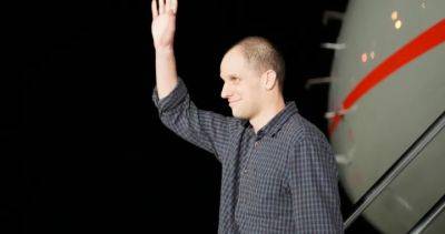 Gershkovich, Whelan back in U.S. after landmark prisoner swap with Russia