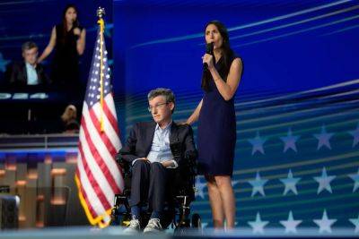 Kamala Harris - Barack Obama - Mike Bedigan - Action - Brian Wallach, diagnosed with ALS in 2017 and given six months to live, delivers powerful message in support of Harris - independent.co.uk - Usa - state New Hampshire - city Chicago - city Sandra