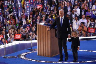 Joe Biden - Donald Trump - Kamala Harris - Jill Biden - Andrew Feinberg - Tim Walz - Biden begins long goodbye to half century in politics as he rallies Democrats around Harris in rousing speech - independent.co.uk - county White - city Chicago - county Harris