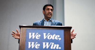 Donald Trump - Ro Khanna - Convention Insider: Ro Khanna Never Skips Breakfast - nytimes.com - state California - state New Hampshire - state Nevada - state Michigan - city Chicago