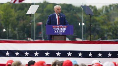 Joe Biden - Donald Trump - Kamala Harris - Barack Obama - Michelle Obama - Trump speaks behind bulletproof glass at 1st outdoor rally since attempted assassination - npr.org - Usa - state Pennsylvania - Ukraine - Afghanistan - state North Carolina - city Chicago - county Harris