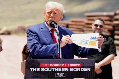 Donald Trump - Via AP news wire - Southern - Southern Arizona man arrested for alleged threats against Trump as candidate visits border - independent.co.uk - Mexico - state Arizona - state North Carolina - state Wisconsin - county Graham - county Cochise