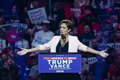 Kyrsten Sinema - Trump - John Maccain - Kari Lake - Meghan Maccain - Gustaf Kilander - Ruben Gallego - Kari Lake urged to get off the stage at Arizona Trump rally: ‘Wrap asap’ - independent.co.uk - Usa - state Arizona - state North Carolina - county Lake