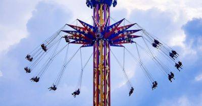 Curtis M Wong - Viral Video Shows The Moment Theme Park Riders Were Stuck Nearly 250 Feet In The Air - huffpost.com - state New Jersey - Mexico - city Chicago