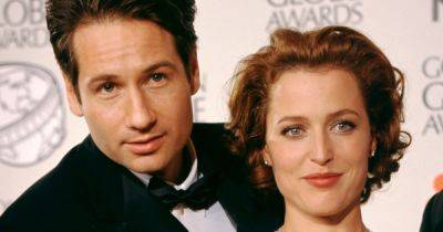 Gillian Anderson Clears The Air About That Infamous Emmys Kiss With David Duchovny