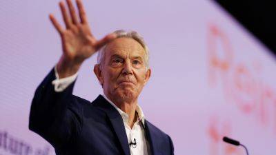 Tony Blair urges leaders to ignore 'waves of populist opinion'