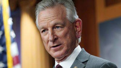 Joe Biden - Lloyd Austin - Tommy Tuberville - Alabama Sen. Tuberville blocks quick promotion of top aide to Defense Secretary Austin - apnews.com - Washington - state Alabama - county Clark - county Pacific