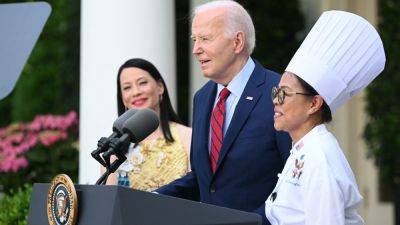 Ari Shapiro - Obama - What does a busy president want to eat? This White House chef has the answer - npr.org - Usa - state Florida - county White - state Hawaii - Philippines