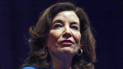 Kathy Hochul - New York governor says she has skin cancer and will undergo removal procedure - apnews.com - city New York - New York