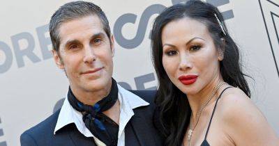 Perry Farrell’s Wife Gives Her Account Of The Jane’s Addiction Fight, And It’s Weird