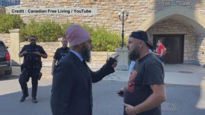 NDP Leader Jagmeet Singh confronts protesters after being heckled outside Parliament