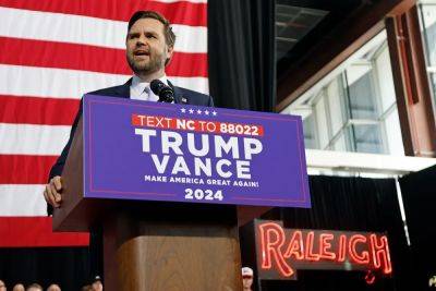 JD Vance now forces journalists to become part of his show at rallies