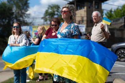 Ukrainian President Zelenskyy visits Pennsylvania ammunition factory to thank workers