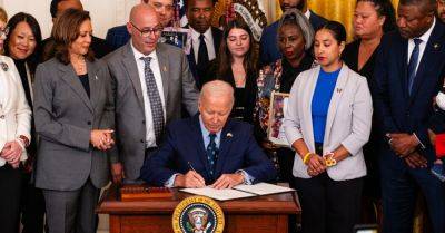 Kamala Harris - Bill - Biden, Eyeing His Legacy, Signs Executive Orders on Gun Safety - nytimes.com - state Alabama - city Birmingham, state Alabama