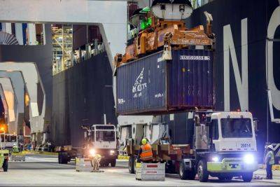 A dockworkers strike could shut down East and Gulf ports. Will it affect holiday shopping? - independent.co.uk - Usa - state Maine - state Texas - Mexico - state Georgia - Baltimore - city New Orleans - county Brunswick